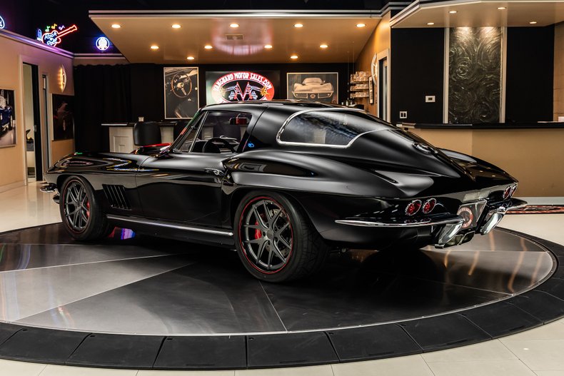Chevrolet-Corvette-1967-Black-Black-47