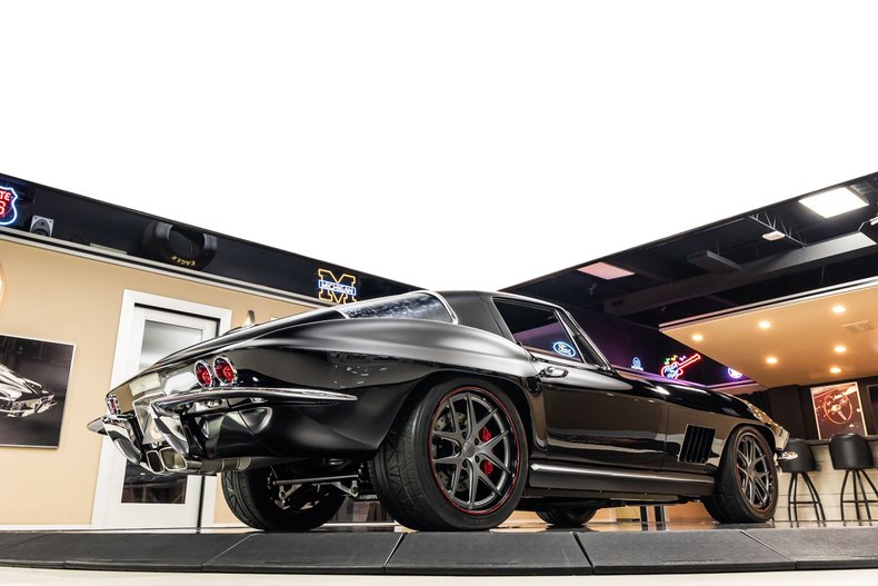 Chevrolet-Corvette-1967-Black-Black-49