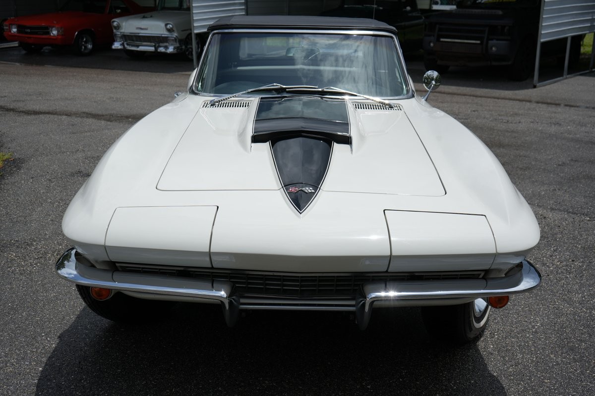 Chevrolet-Corvette-1967-Convertible-1
