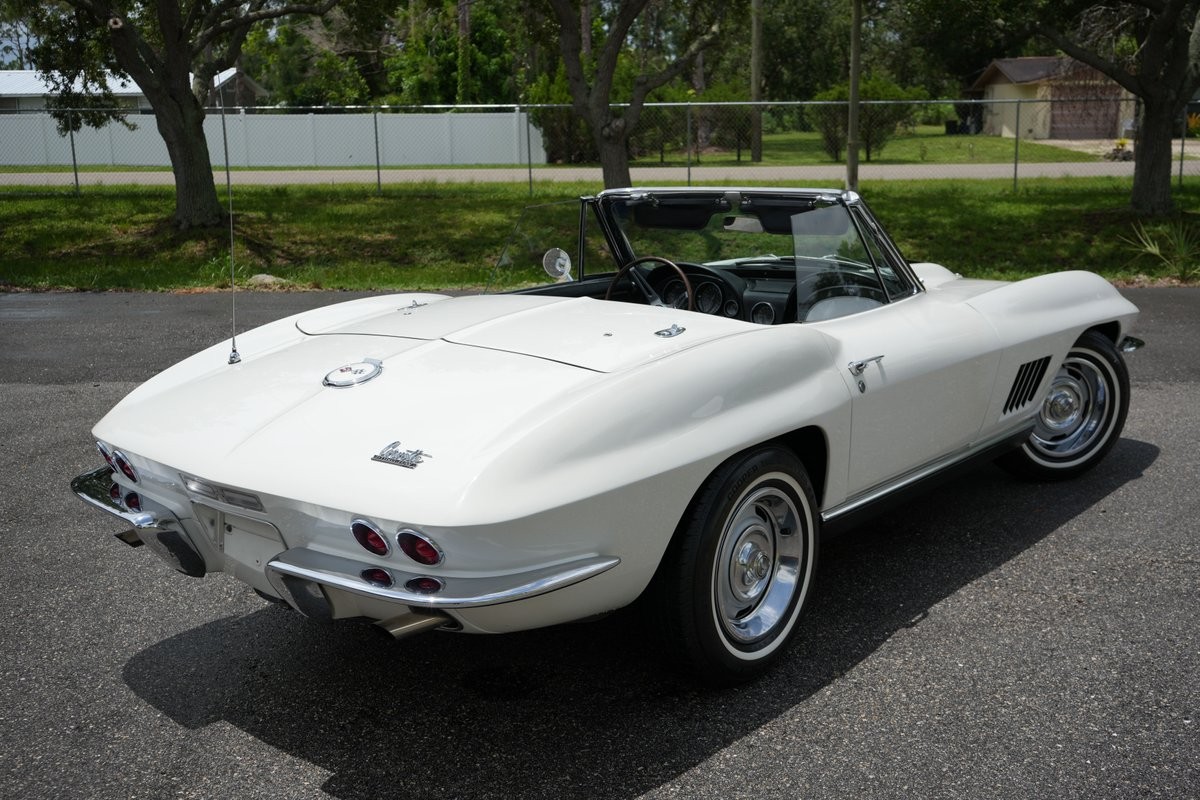 Chevrolet-Corvette-1967-Convertible-10