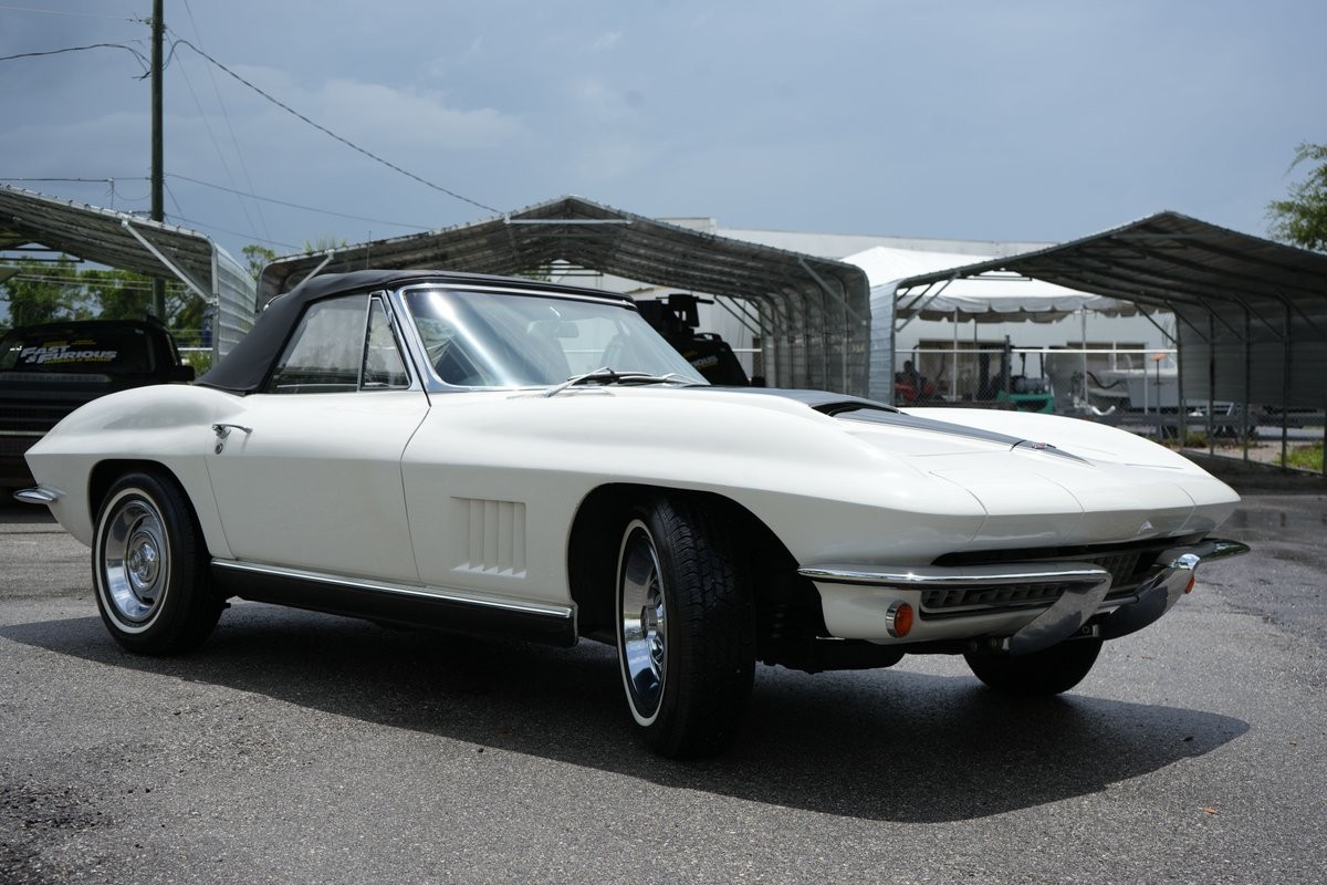 Chevrolet-Corvette-1967-Convertible-12