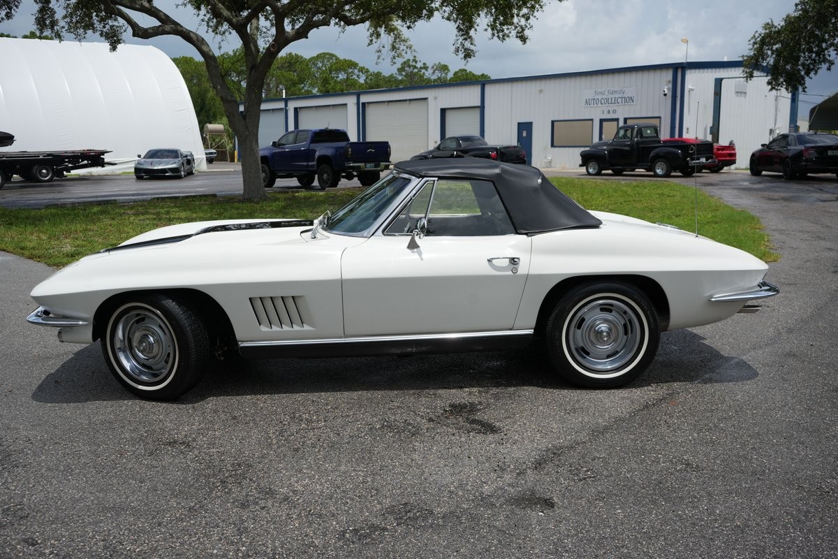 Chevrolet-Corvette-1967-Convertible-2