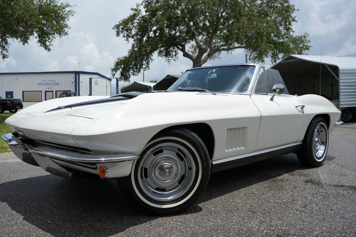 Chevrolet-Corvette-1967-Convertible-24