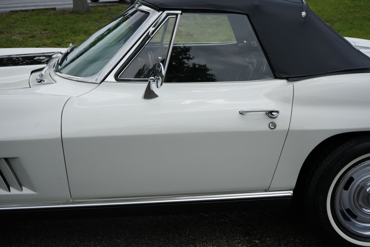 Chevrolet-Corvette-1967-Convertible-29