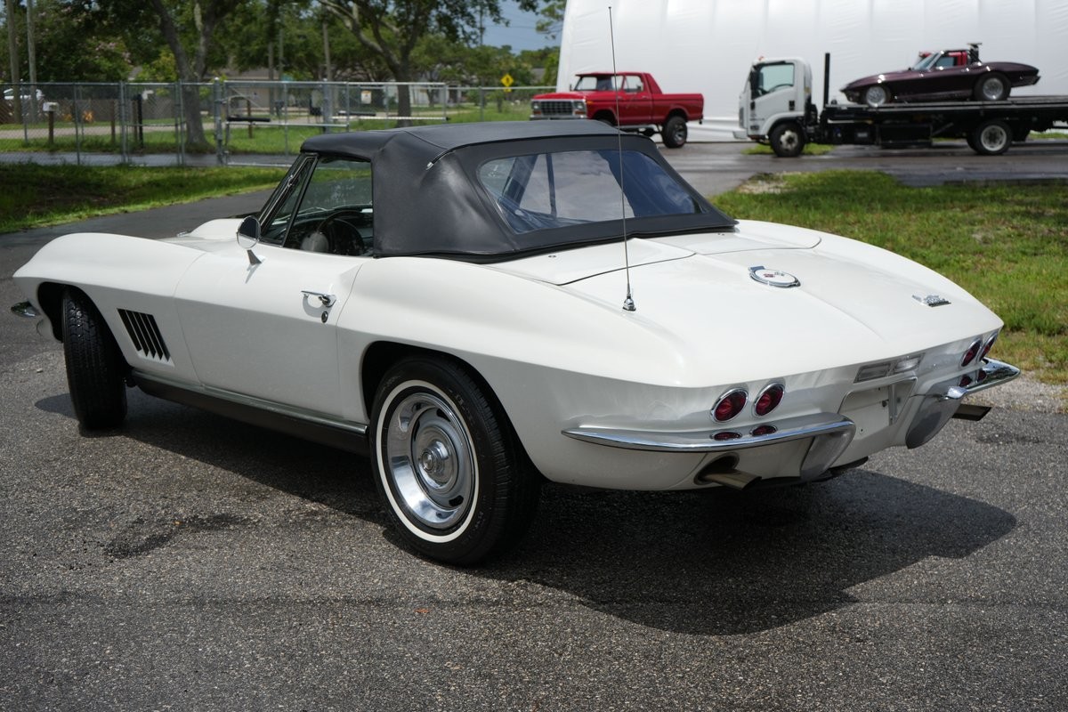 Chevrolet-Corvette-1967-Convertible-3