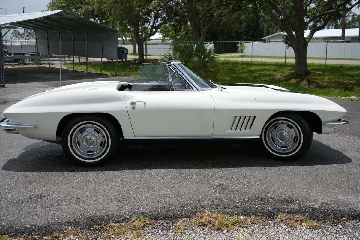 Chevrolet-Corvette-1967-Convertible-32