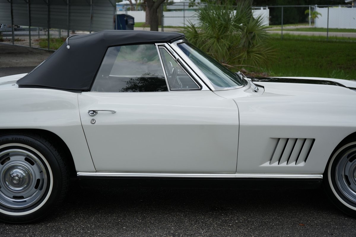 Chevrolet-Corvette-1967-Convertible-33