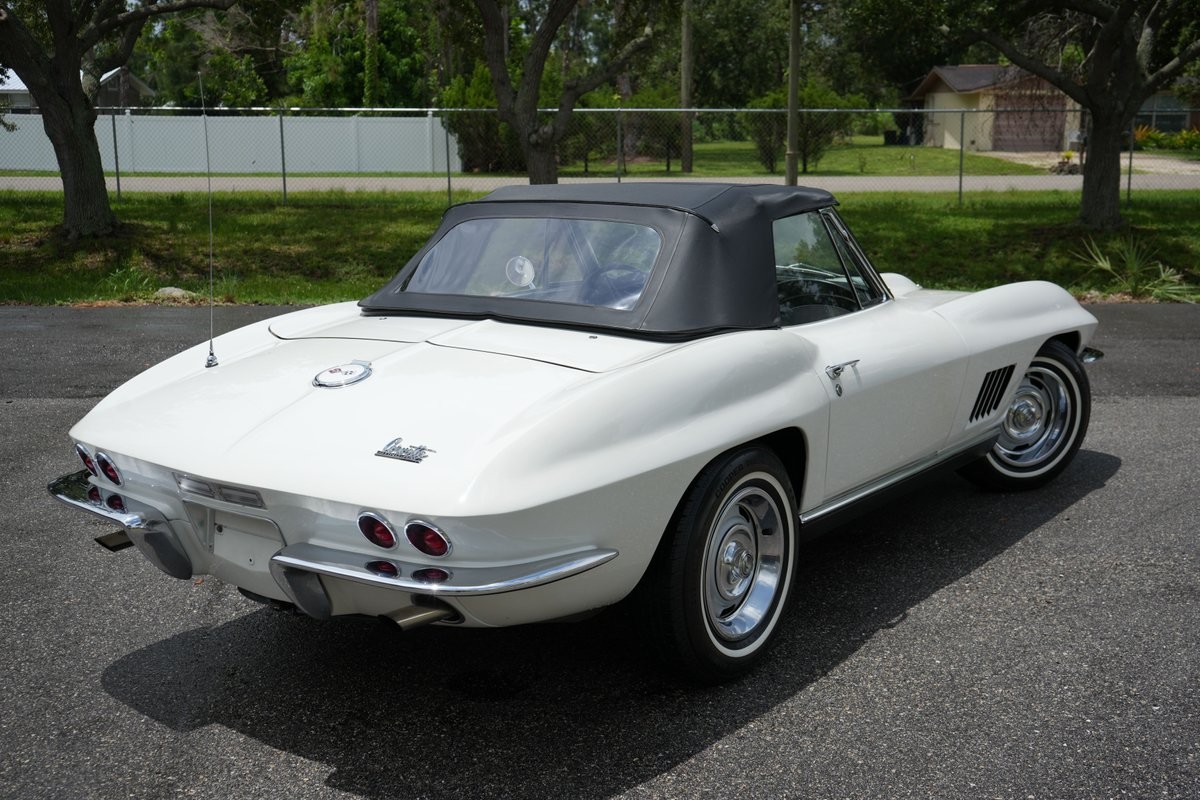 Chevrolet-Corvette-1967-Convertible-9