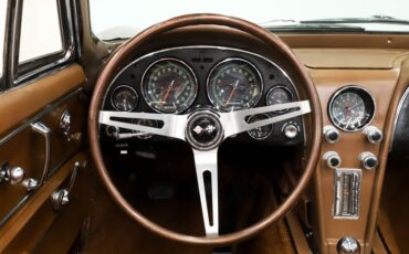 Chevrolet-Corvette-1967-Milano-Maroon-Saddle-Tan-20