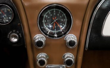 Chevrolet-Corvette-1967-Milano-Maroon-Saddle-Tan-29