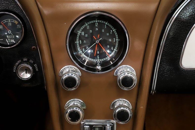 Chevrolet-Corvette-1967-Milano-Maroon-Saddle-Tan-29