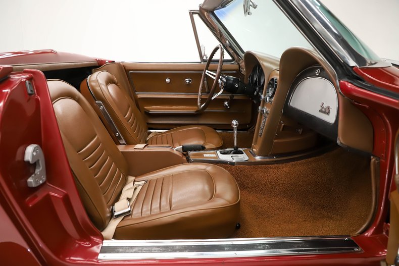 Chevrolet-Corvette-1967-Milano-Maroon-Saddle-Tan-3
