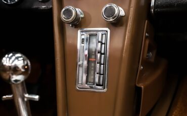 Chevrolet-Corvette-1967-Milano-Maroon-Saddle-Tan-30