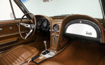 Chevrolet-Corvette-1967-Milano-Maroon-Saddle-Tan-45