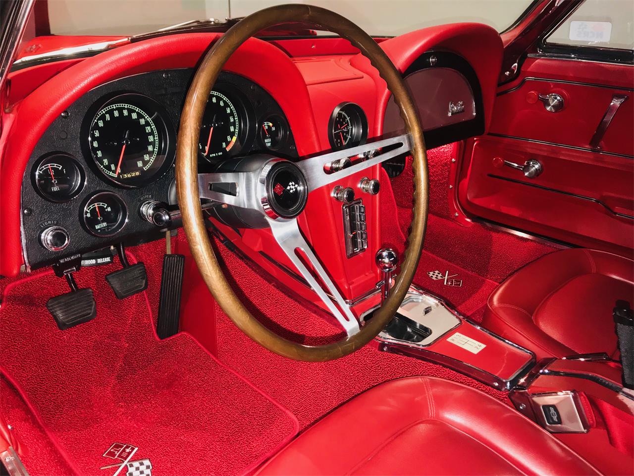 Chevrolet-Corvette-1967-Red-Red-21