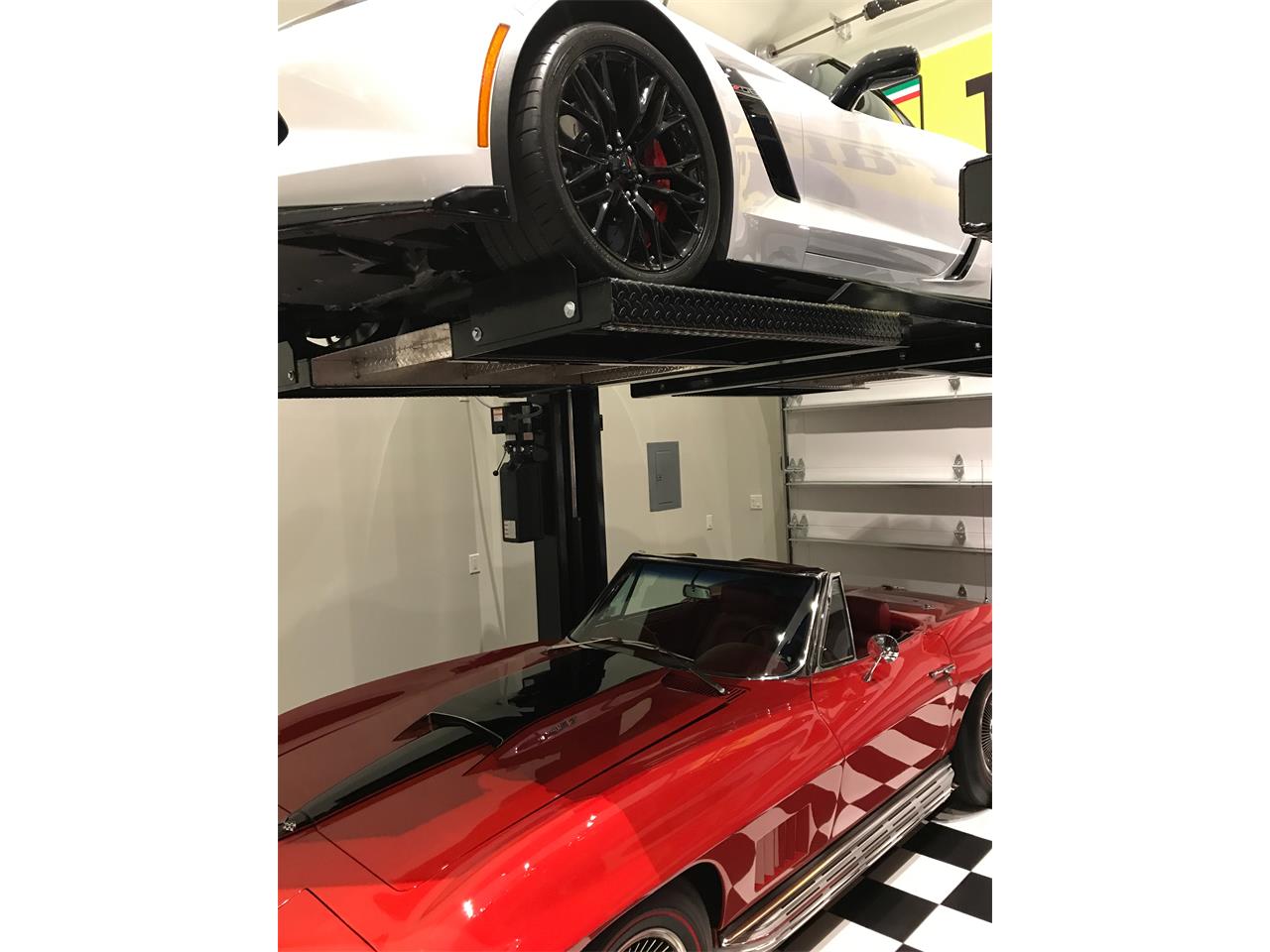 Chevrolet-Corvette-1967-Red-Red-23
