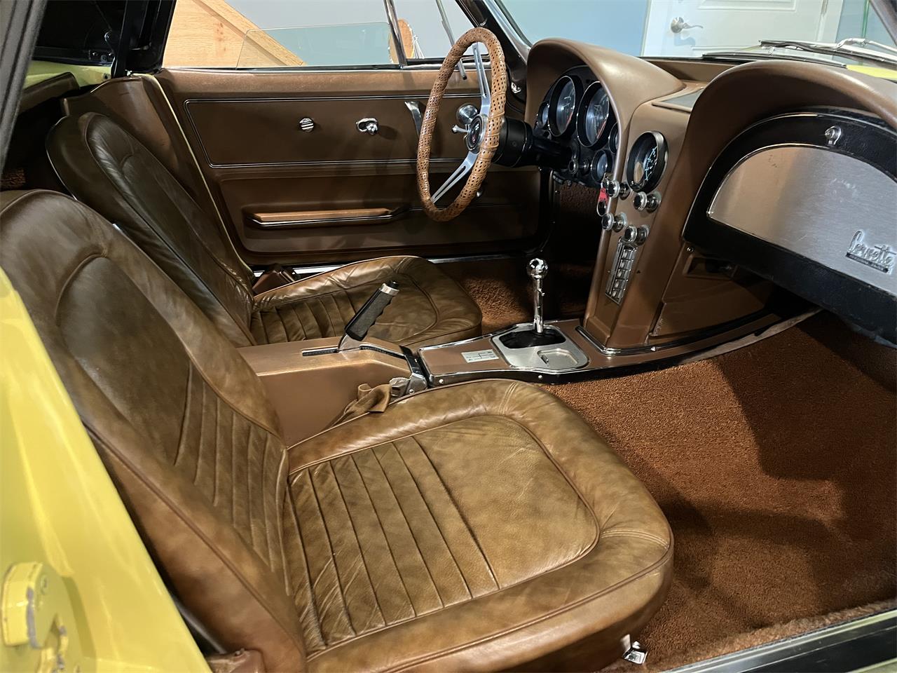 Chevrolet-Corvette-1967-Yellow-Brown-15
