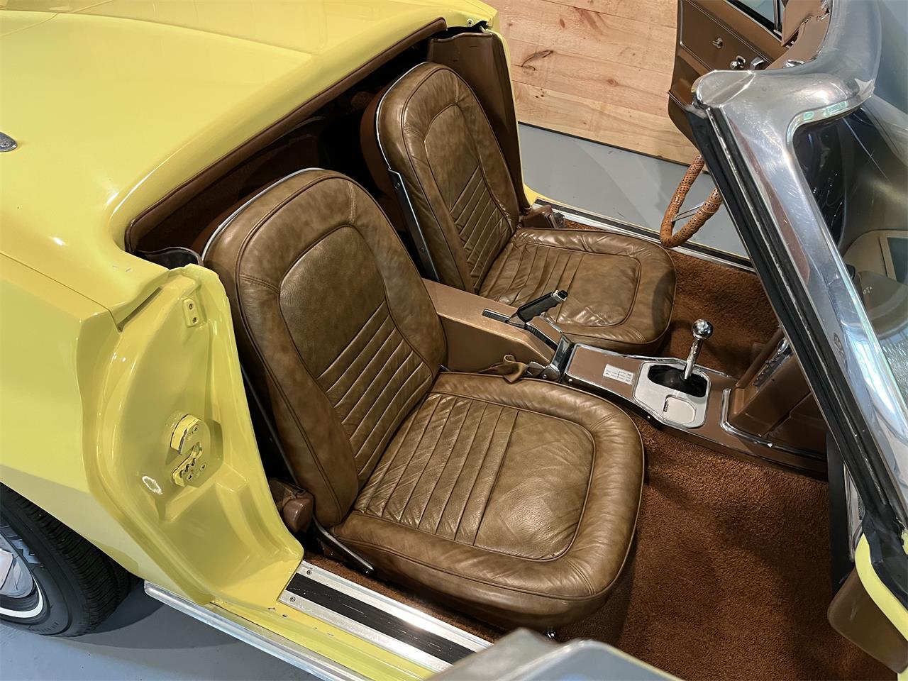 Chevrolet-Corvette-1967-Yellow-Brown-16