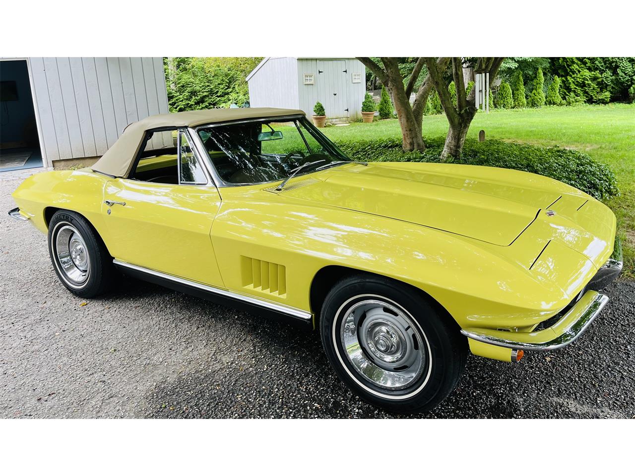 Chevrolet-Corvette-1967-Yellow-Brown-2