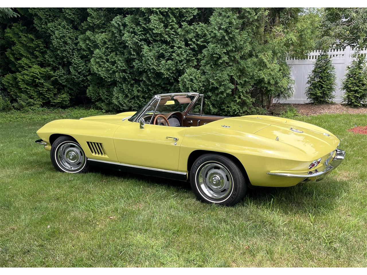 Chevrolet-Corvette-1967-Yellow-Brown-21