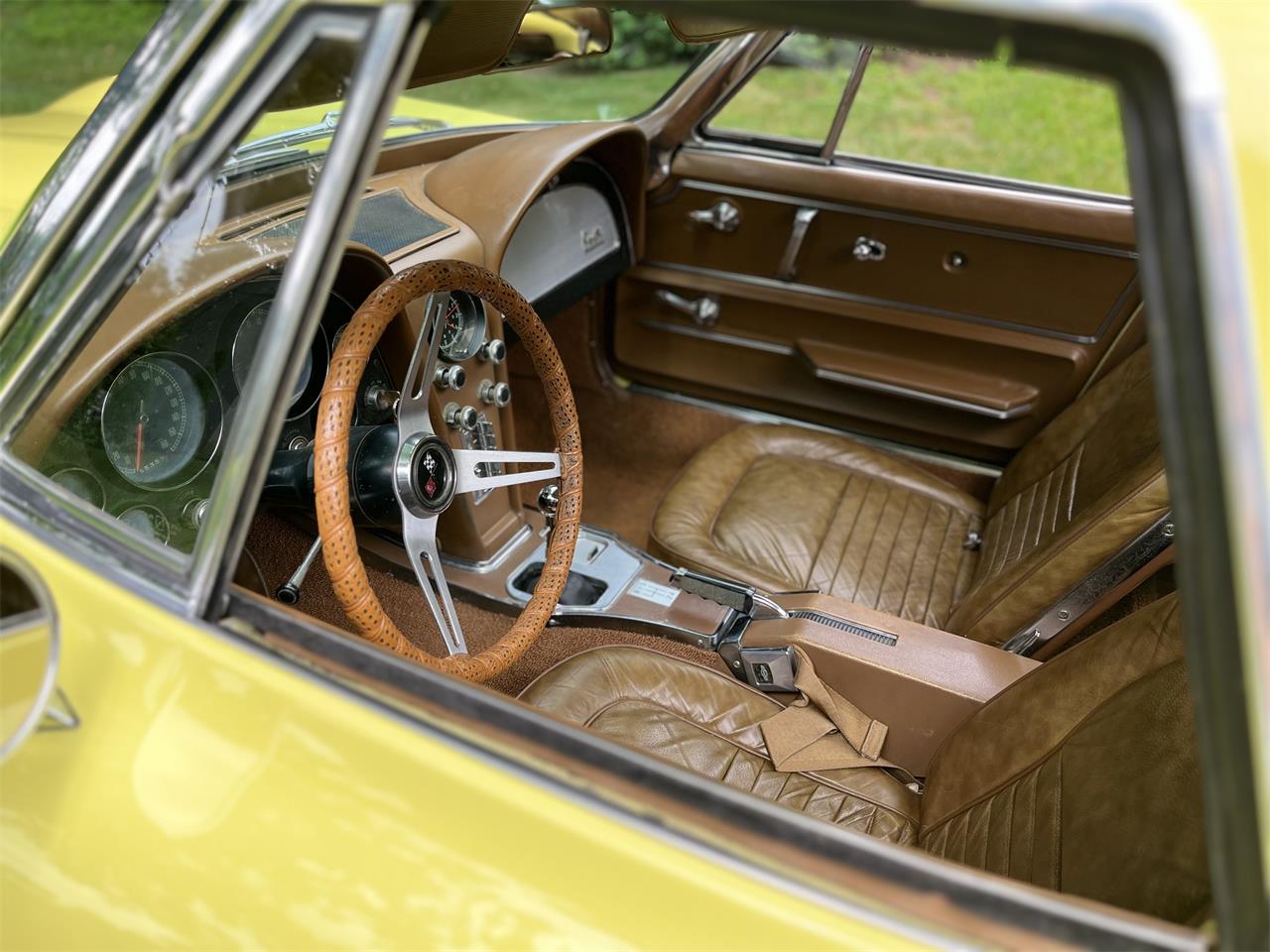 Chevrolet-Corvette-1967-Yellow-Brown-9