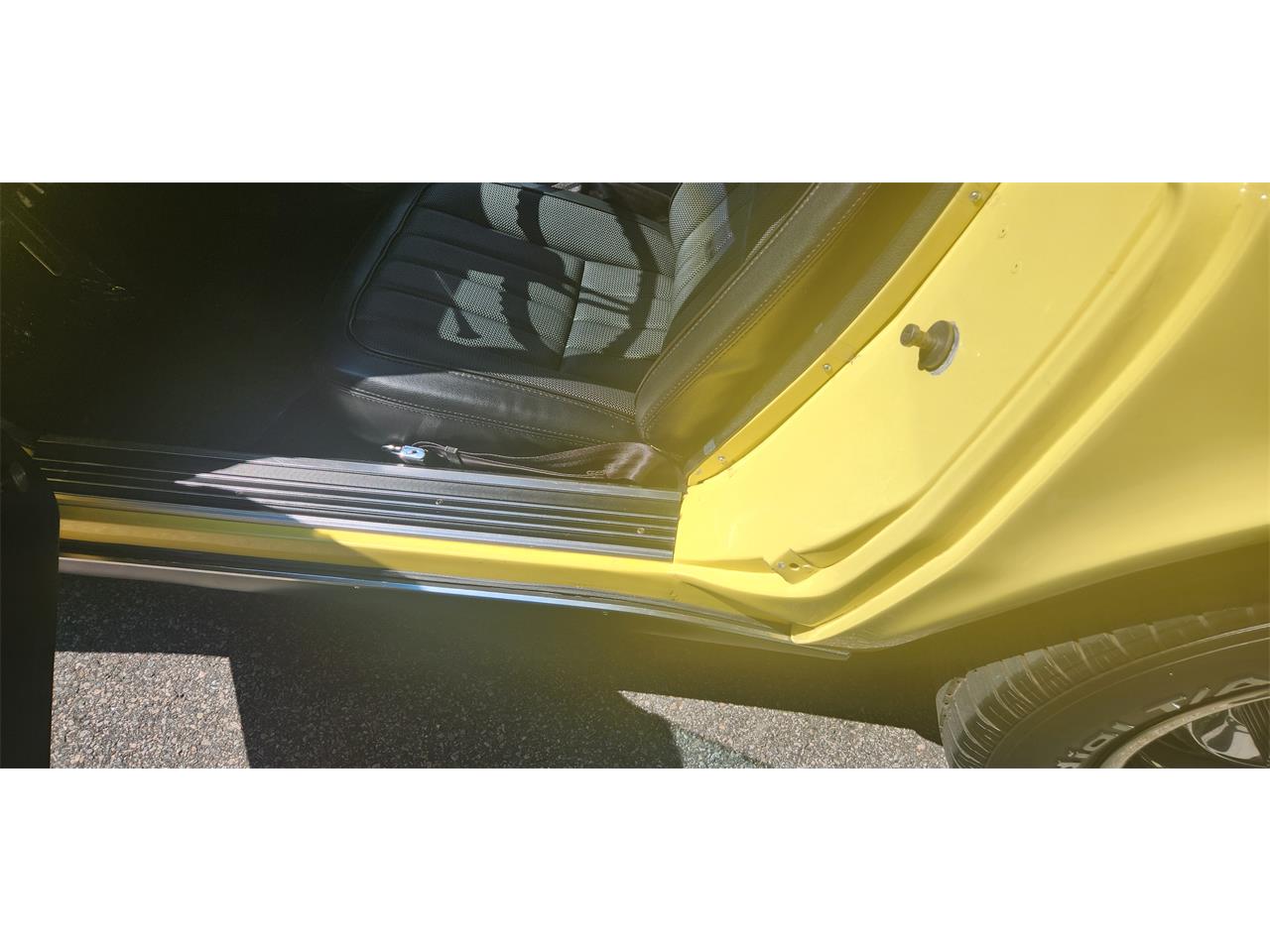 Chevrolet-Corvette-1968-Safari-Yellow-Black-12