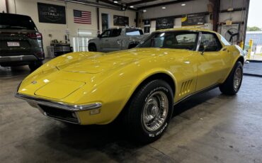 Chevrolet-Corvette-1968-Safari-Yellow-Black-3