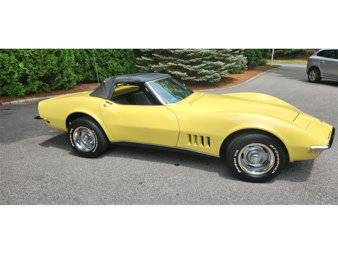 Chevrolet-Corvette-1968-Safari-Yellow-Black-5