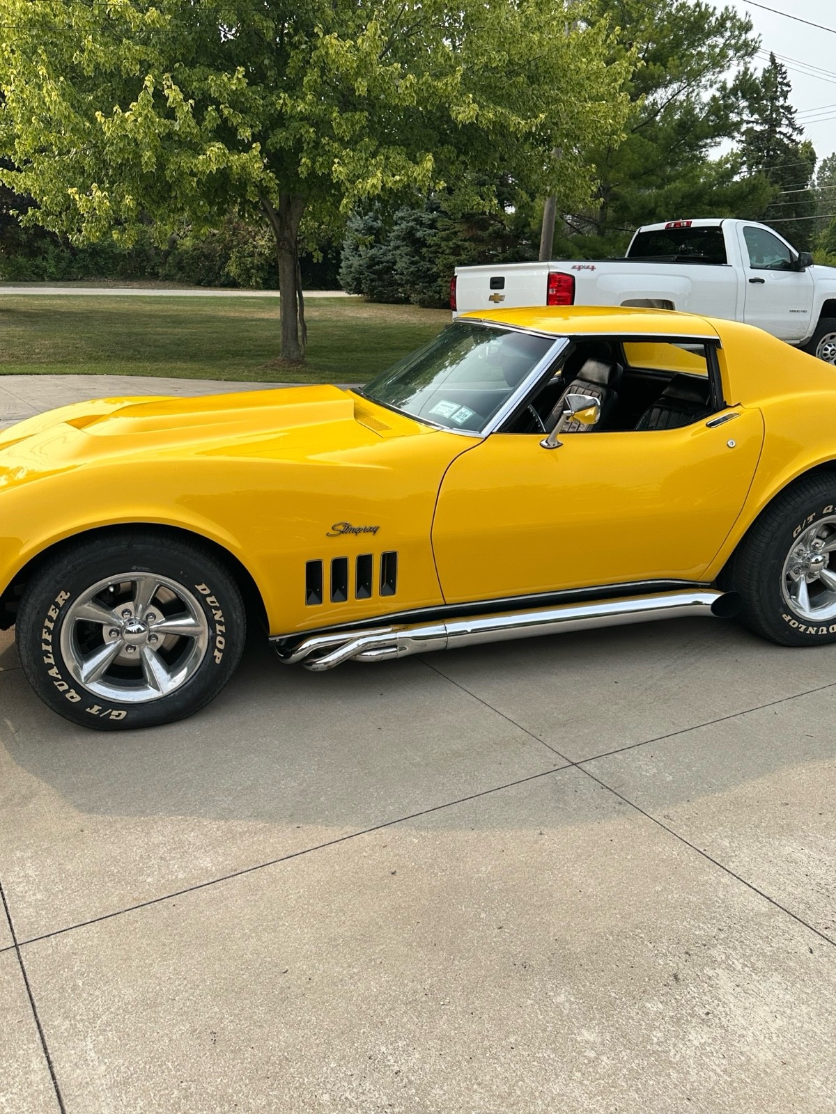 Chevrolet-Corvette-1969-2
