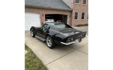 Chevrolet-Corvette-1969-Black-Saddle-3