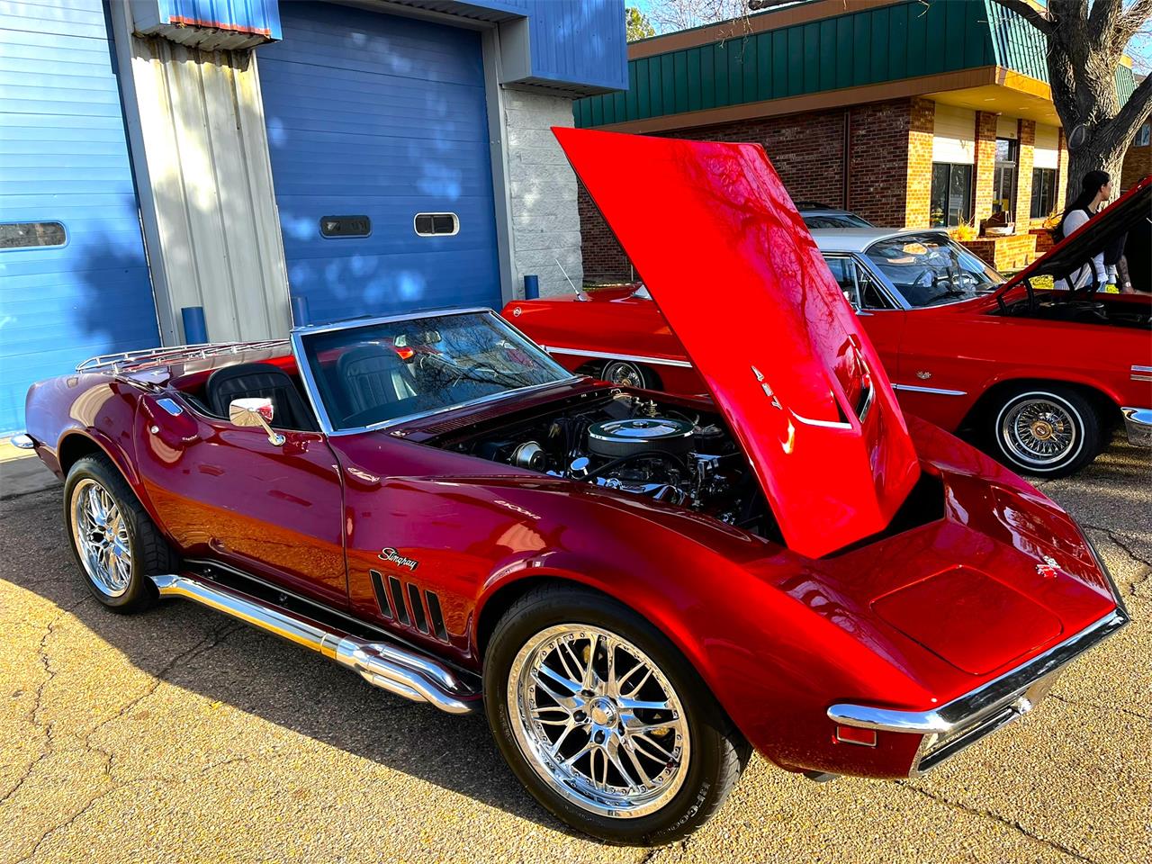 Chevrolet-Corvette-1969-Candy-Apple-Red-Black-12