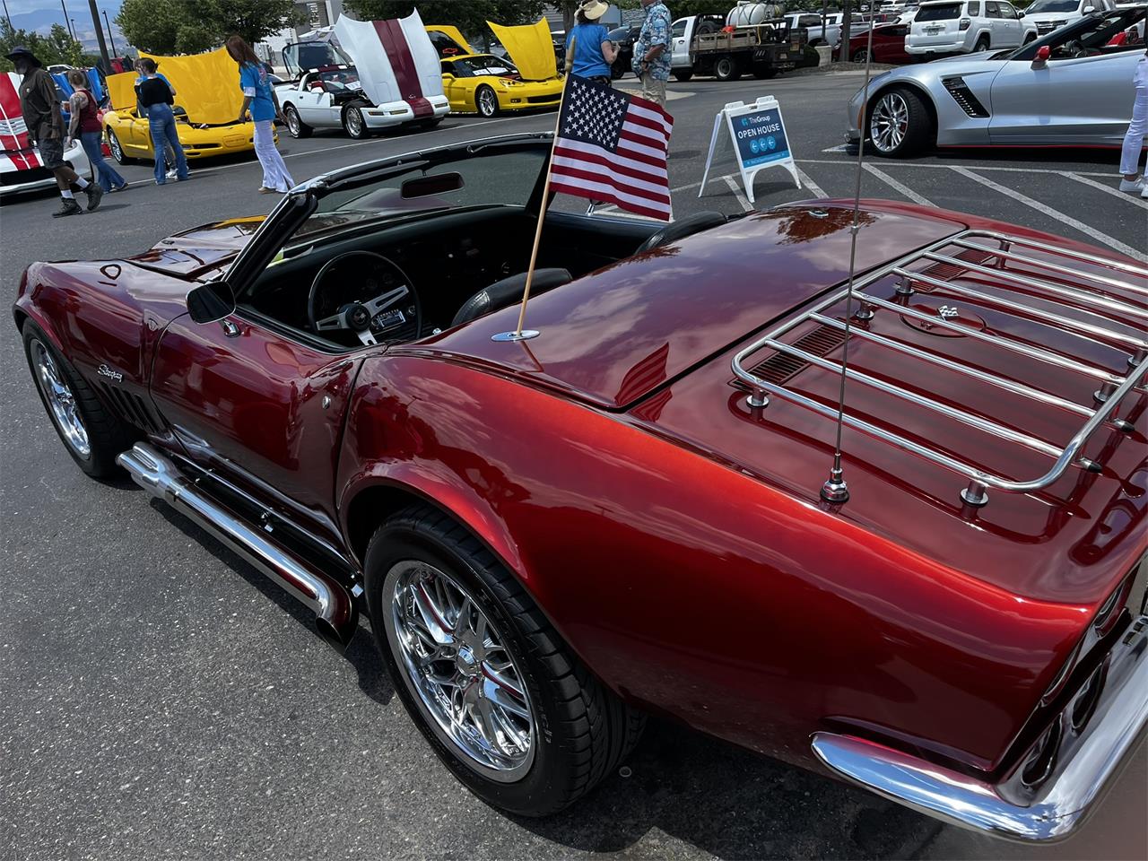 Chevrolet-Corvette-1969-Candy-Apple-Red-Black-33