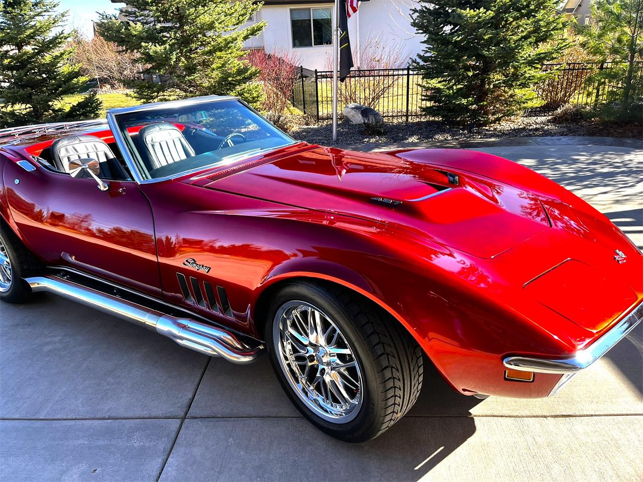 Chevrolet-Corvette-1969-Candy-Apple-Red-Black-4