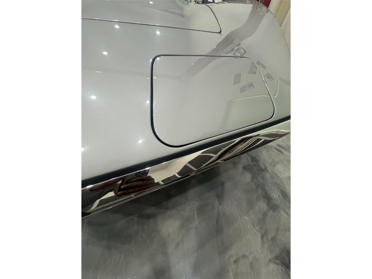 Chevrolet-Corvette-1969-Cortez-Silver-Red-Leather-10