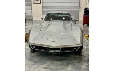 Chevrolet-Corvette-1969-Cortez-Silver-Red-Leather-12