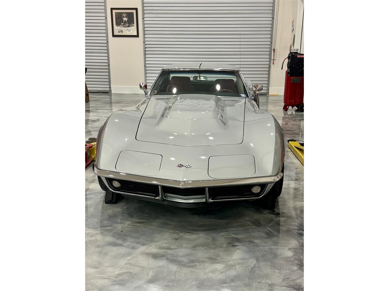 Chevrolet-Corvette-1969-Cortez-Silver-Red-Leather-12