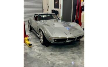 Chevrolet-Corvette-1969-Cortez-Silver-Red-Leather-14