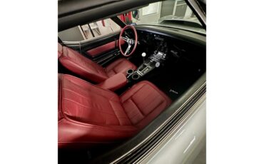 Chevrolet-Corvette-1969-Cortez-Silver-Red-Leather-15