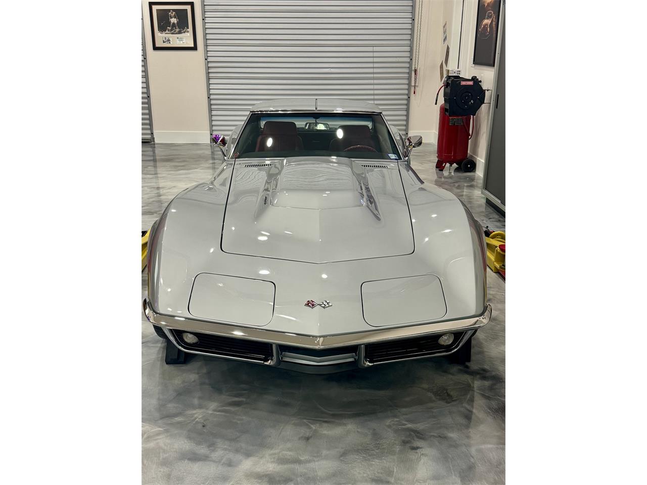 Chevrolet-Corvette-1969-Cortez-Silver-Red-Leather-17