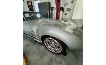 Chevrolet-Corvette-1969-Cortez-Silver-Red-Leather-18