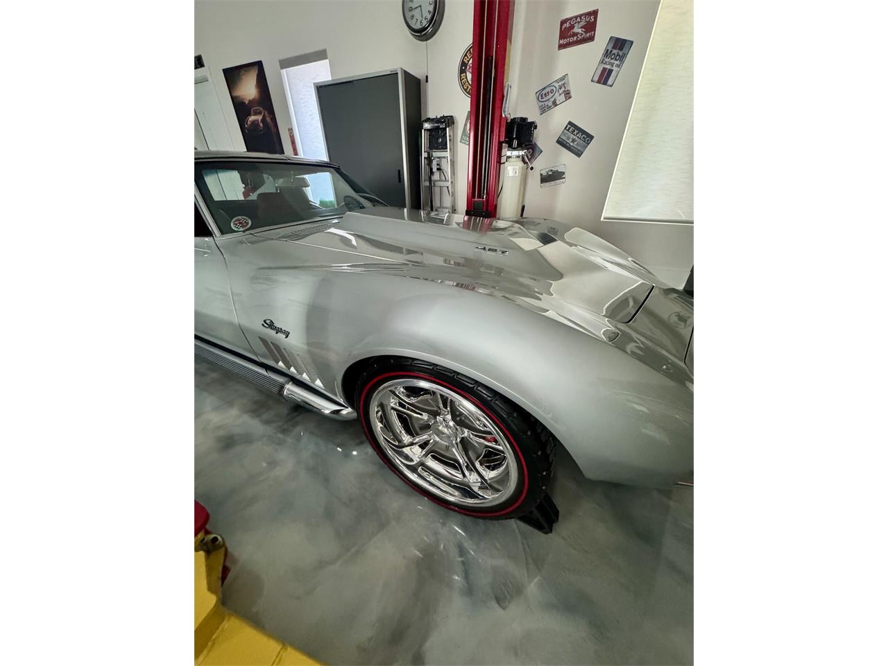 Chevrolet-Corvette-1969-Cortez-Silver-Red-Leather-18