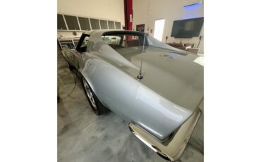 Chevrolet-Corvette-1969-Cortez-Silver-Red-Leather-23