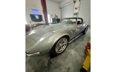 Chevrolet-Corvette-1969-Cortez-Silver-Red-Leather-24