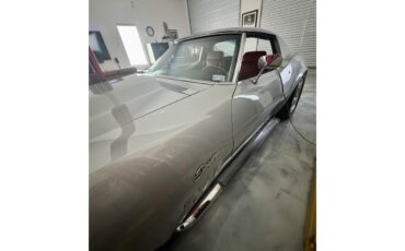 Chevrolet-Corvette-1969-Cortez-Silver-Red-Leather-25