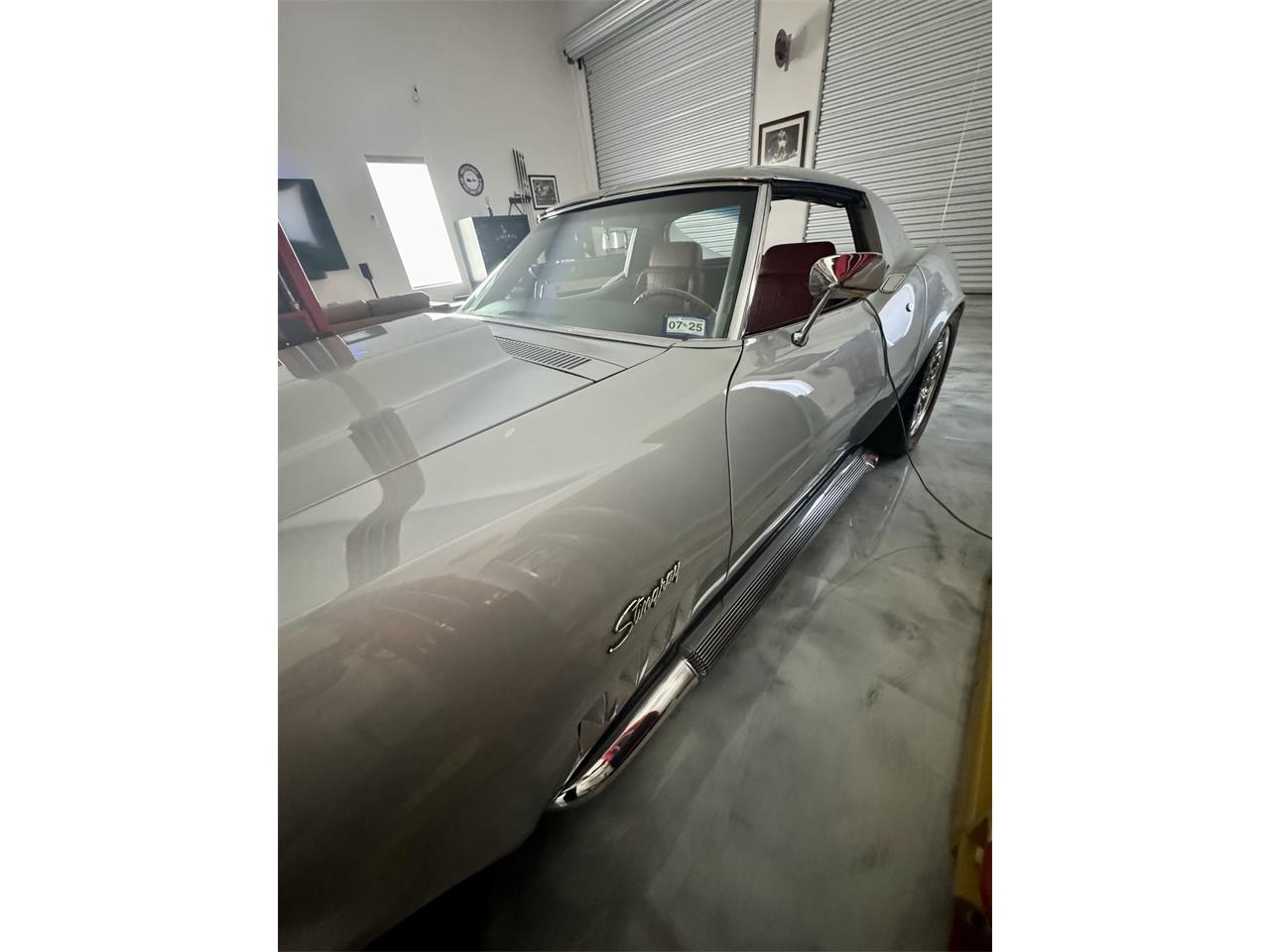 Chevrolet-Corvette-1969-Cortez-Silver-Red-Leather-25