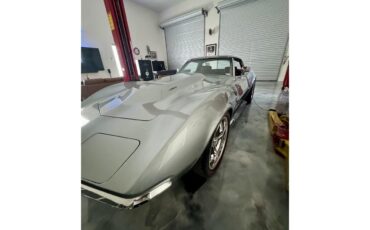 Chevrolet-Corvette-1969-Cortez-Silver-Red-Leather-27