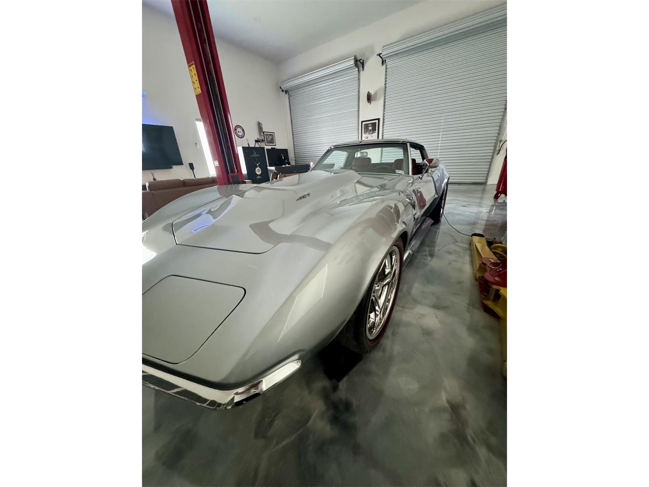 Chevrolet-Corvette-1969-Cortez-Silver-Red-Leather-27
