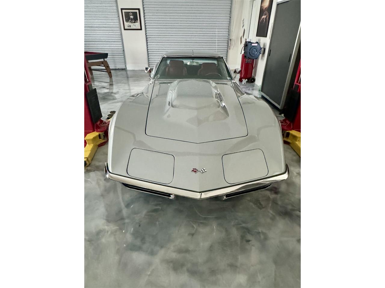 Chevrolet-Corvette-1969-Cortez-Silver-Red-Leather-30