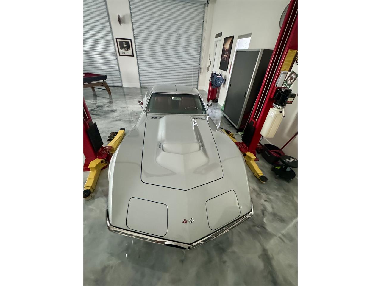 Chevrolet-Corvette-1969-Cortez-Silver-Red-Leather-31