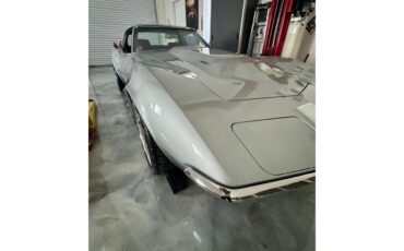 Chevrolet-Corvette-1969-Cortez-Silver-Red-Leather-32